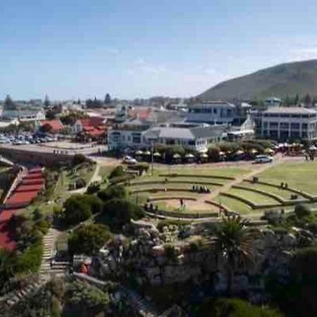 Central Modern Studio Apartment, Hermanus Waterfront Extérieur photo