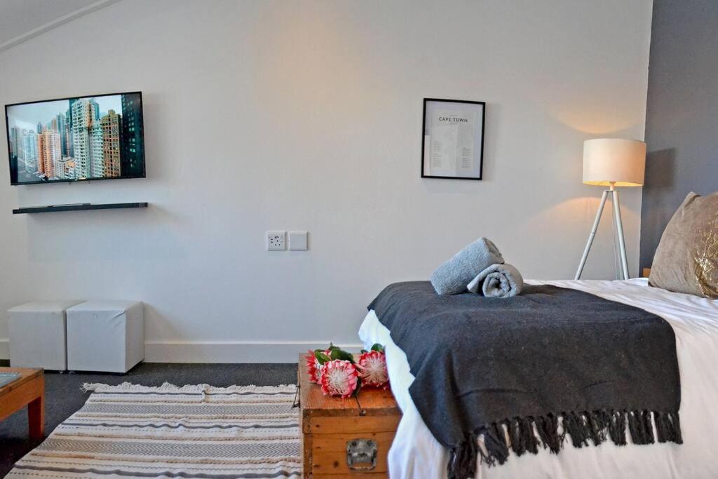 Central Modern Studio Apartment, Hermanus Waterfront Extérieur photo