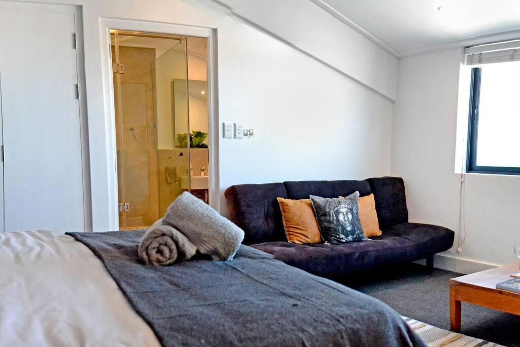 Central Modern Studio Apartment, Hermanus Waterfront Extérieur photo