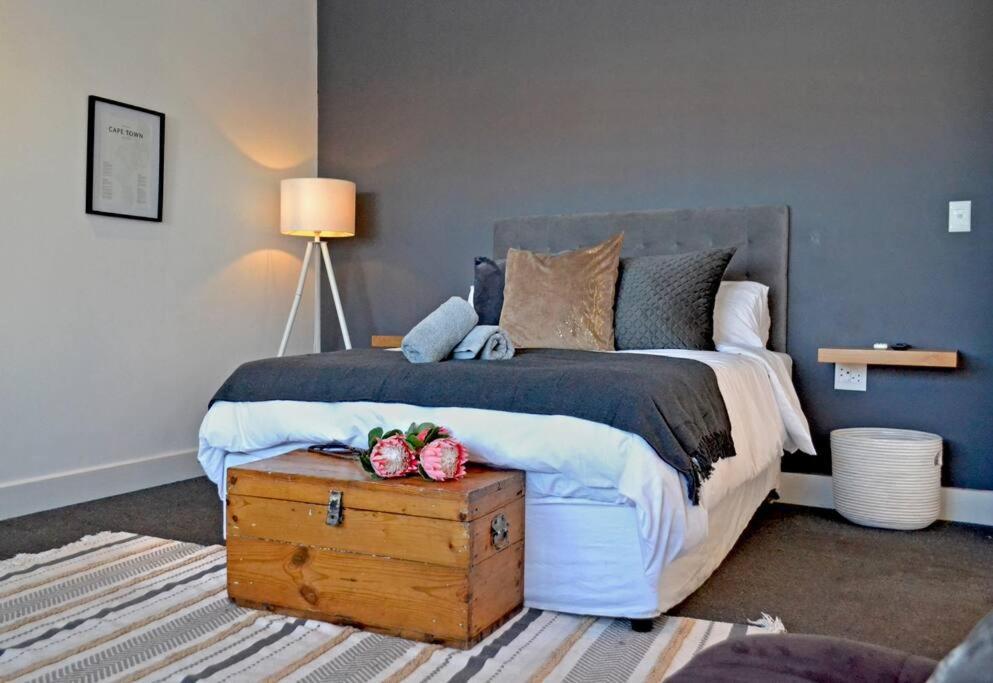 Central Modern Studio Apartment, Hermanus Waterfront Extérieur photo