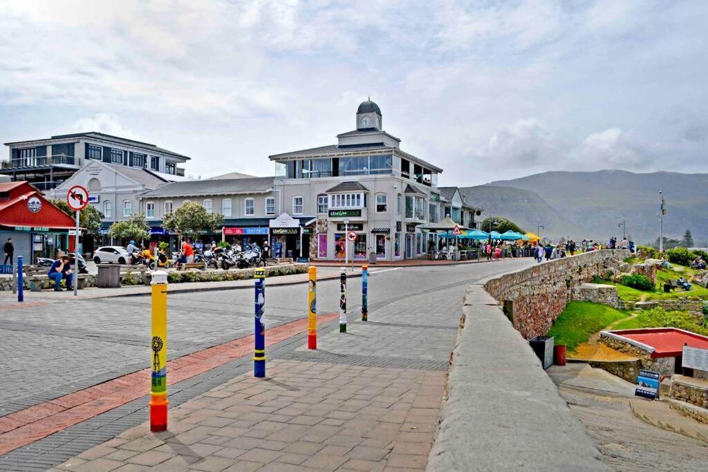Central Modern Studio Apartment, Hermanus Waterfront Extérieur photo