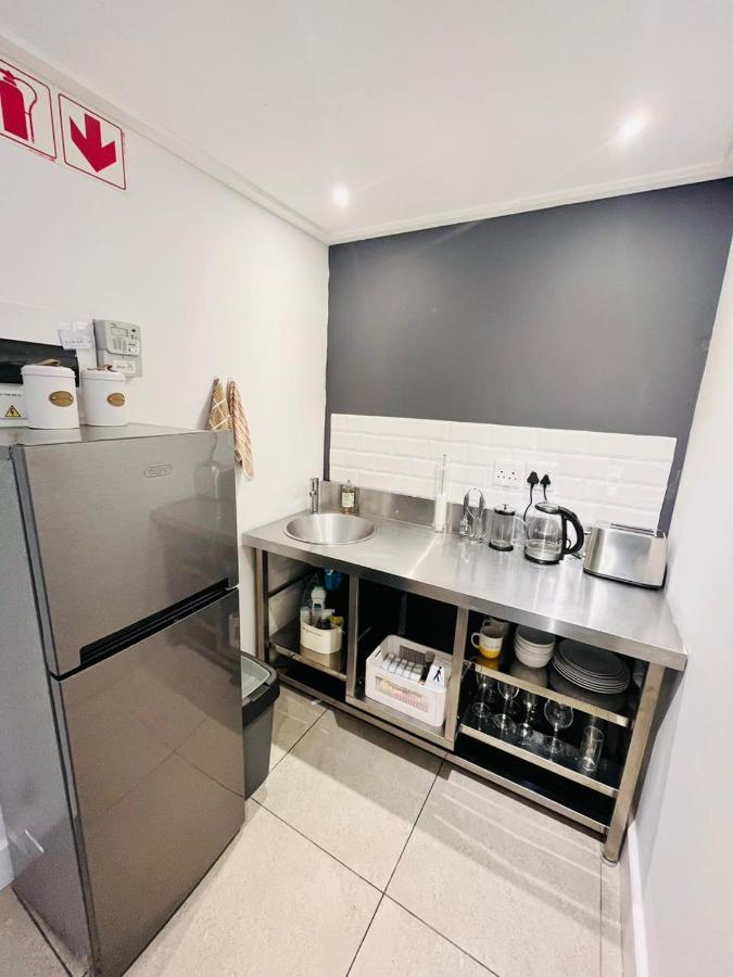 Central Modern Studio Apartment, Hermanus Waterfront Extérieur photo