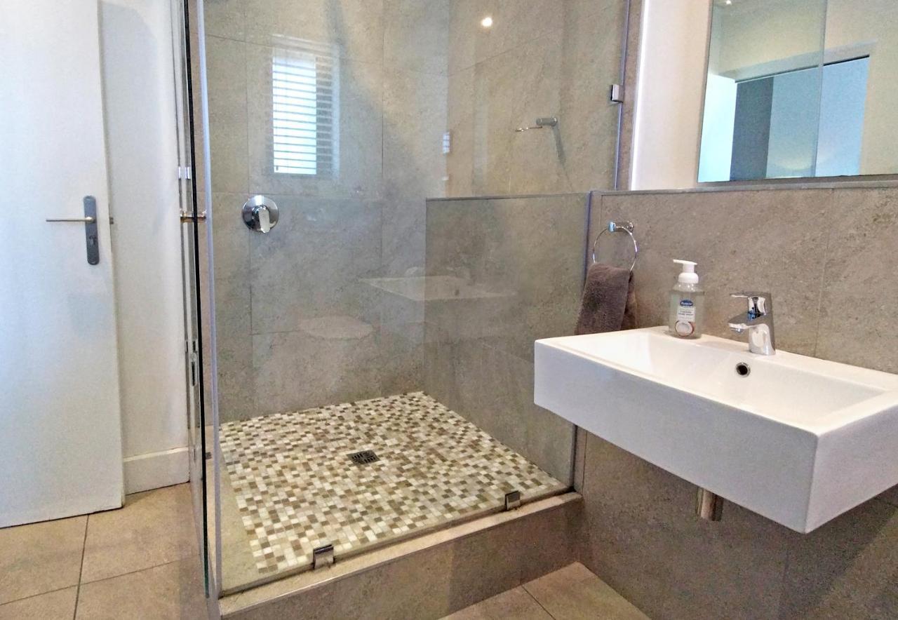 Central Modern Studio Apartment, Hermanus Waterfront Extérieur photo